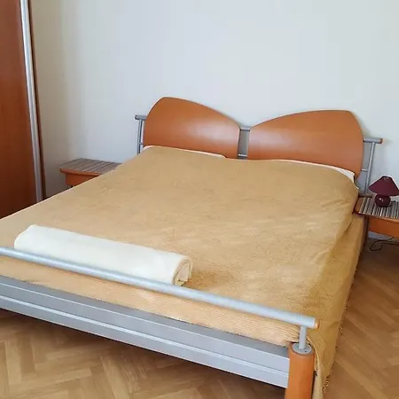Apartment Jezera 5120d Tisno